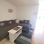 Rudelj Appartamento Makarska