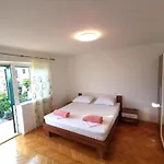 Rudelj * Makarska