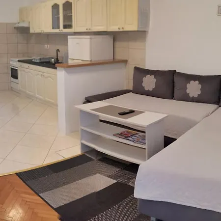 Rudelj * Макарска