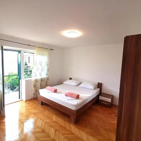 Rudelj Apartman *