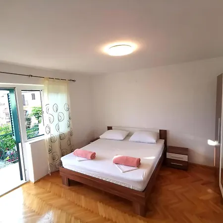 Rudelj * Makarska